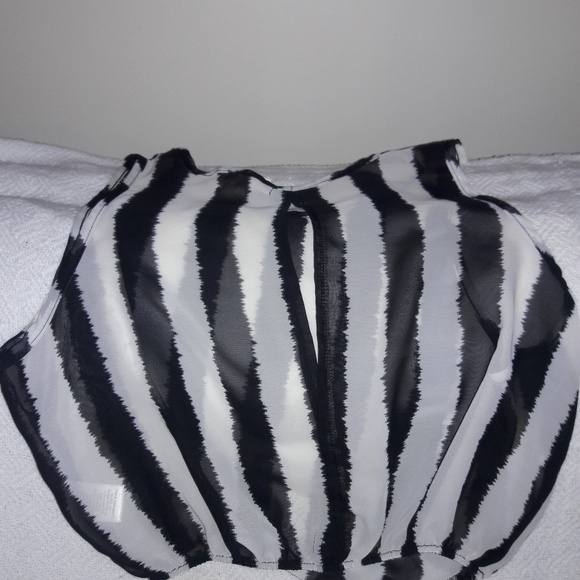 Crop Top - Picture 4 of 5